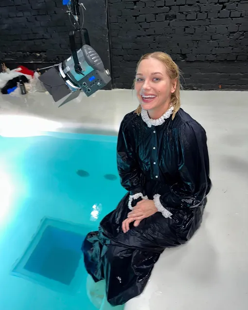 Кристина Асмус снялась в бассейне