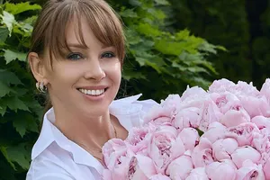 «Открыла купальный сезон»: Полина Диброва снялась в бикини в купели на девичнике в лесу