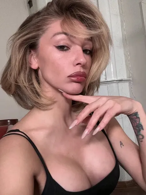 Настя Ивлеева после скандала с «голой» вечеринкой стала изучать культуру Настя Ивлеева после скандала с «голой» вечеринкой стала изучать культуру