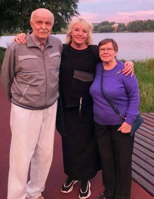 Александр Миронов с женой и дочерью