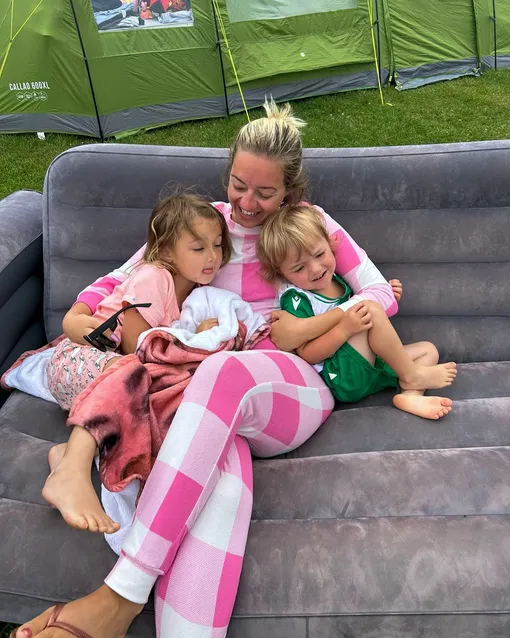 Келси Паркер с детьми от покойного мужа