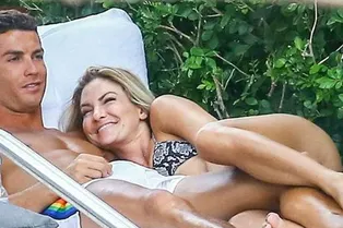 Криштиану Роналду отдыхает в Майями с новой девушкой