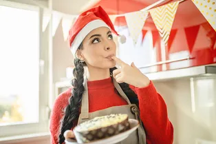 Как не набрать лишнее на новогодних каникулах: советы по питанию, воде и активностям