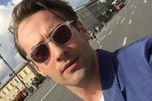 Дмитрий Шепелев замечен на свидании с незнакомкой Дмитрий Шепелев замечен на свидании с незнакомкой