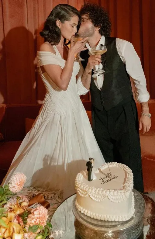 Селена Гомес и Бенни Бланко на свадьбе Селена Гомес и Бенни Бланко на свадьбе