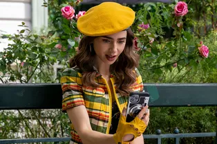 Лили Коллинз раскрыла «настоящую любовь» своей героини в сериале «Эмили в Париже» Лили Коллинз раскрыла «настоящую любовь» своей героини в сериале «Эмили в Париже»
