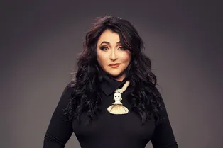 Лолиту не пускают на выпускной вечер дочери Евы Лолиту не пускают на выпускной вечер дочери Евы