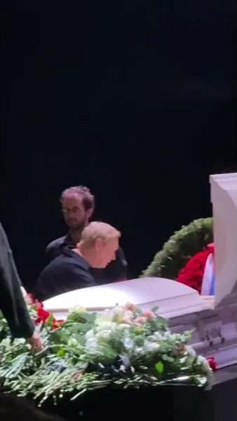 Нажми и смотри