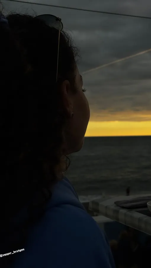 Зепюр Брутян любовалась закатом на берегу моря