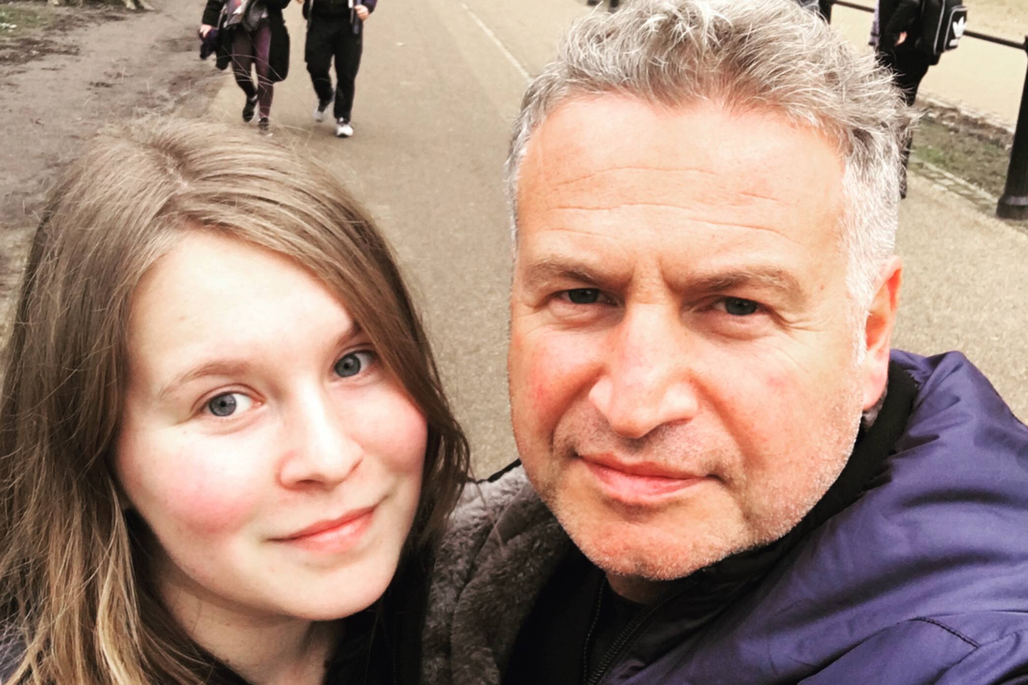 «Пришлось подарить квартиру»: Леонид Агутин уговаривает внебрачную дочь родить ему внука