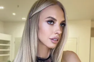 «Ноги — мечта!»: звезда Comedy Woman в секси-платье похвасталась изящной фигурой «Ноги — мечта!»: звезда Comedy Woman в секси-платье похвасталась изящной фигурой