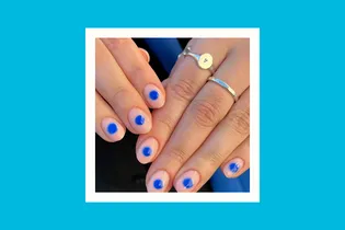 Океанский синий: 6 идей маникюра для отпуска в самых трендовых оттенках весны и лета