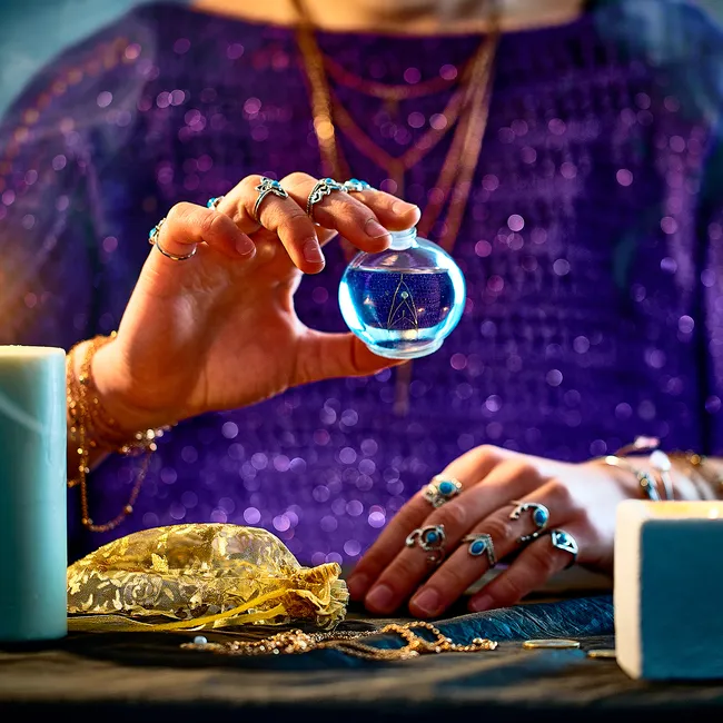 Как найти любовь и укрепить отношения: любовные магические ритуалы к 14 февраля