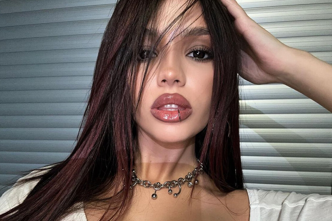 Валя Карнавалдың жалаңаш кеудесі