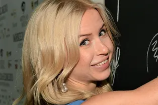 «Дюймовочка!»: Мирослава Карпович в корсете и белье показала постельные сцены «Дюймовочка!»: Мирослава Карпович в корсете и белье показала постельные сцены