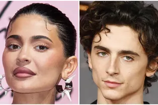 Возлюбленный на заставке телефона: Кайли Дженнер показала на публике фото поцелуя с Тимоти Шаламе Возлюбленный на заставке телефона: Кайли Дженнер показала на публике фото поцелуя с Тимоти Шаламе