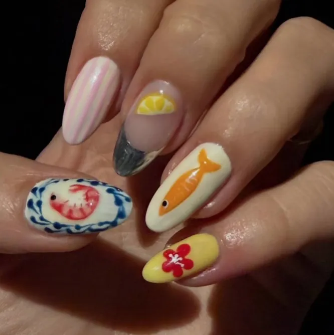 Кто из звезд мог сделать такой креативный маникюр? Кто из звезд мог сделать такой креативный маникюр?