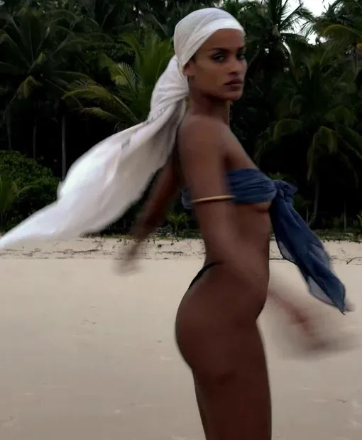 Нара Баптиста на курорте