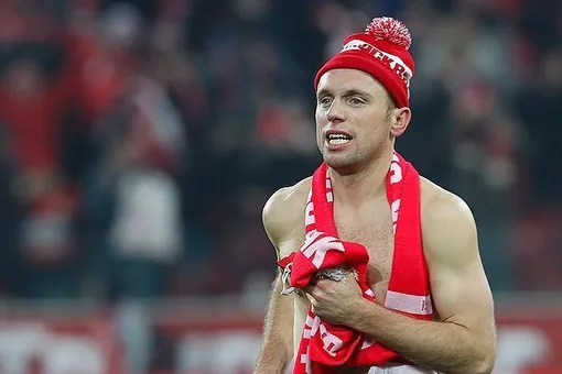 Денис Глушаков собирается играть за чеченский клуб, чтобы не платить алименты Денис Глушаков собирается играть за чеченский клуб, чтобы не платить алименты